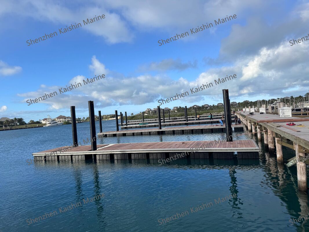 LLDPE Floaters Marine Grade Modular Floating Dock with Customized Size for Commercial and Recreational Use