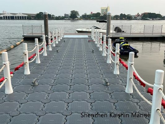 Modułowe pływające kostki dokujące z HDPE z montażem bez użycia narzędzi i wymiarami 500 X 500 X 400 mm odpornymi na korozję